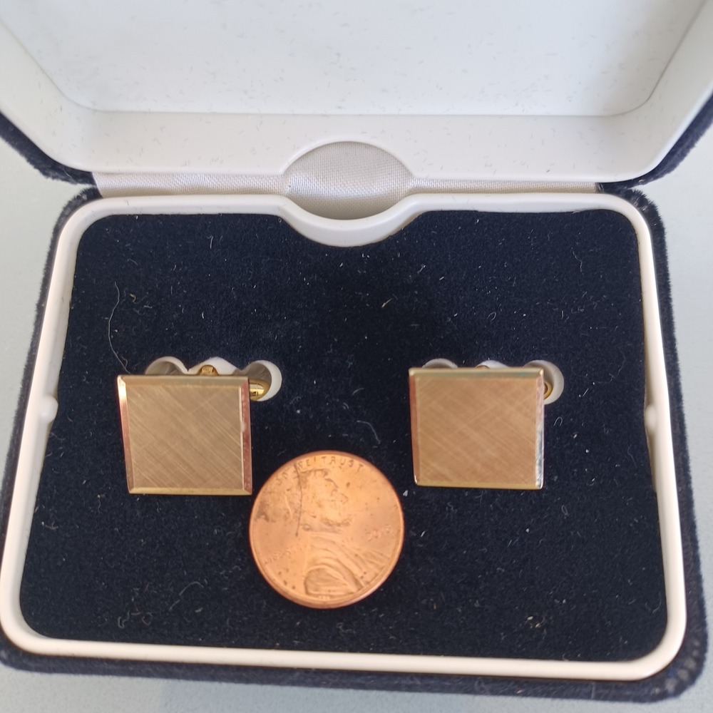 Swank Vintage Gold Tone Square Brushed Textured Cufflinks with Original Box - Picture 3 of 6